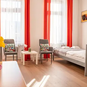 https://city-studio-apartment-for-2-near-sonnenallee.find-berlin-hotels.com